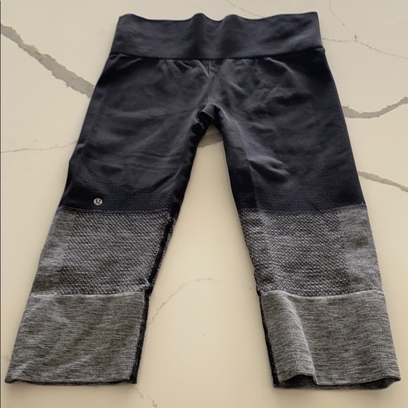 Lululemon seamless crop pant size 6 black and gray - Picture 2 of 4